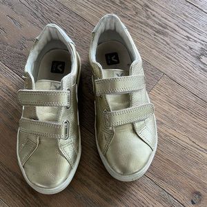 Gold Veja sneakers